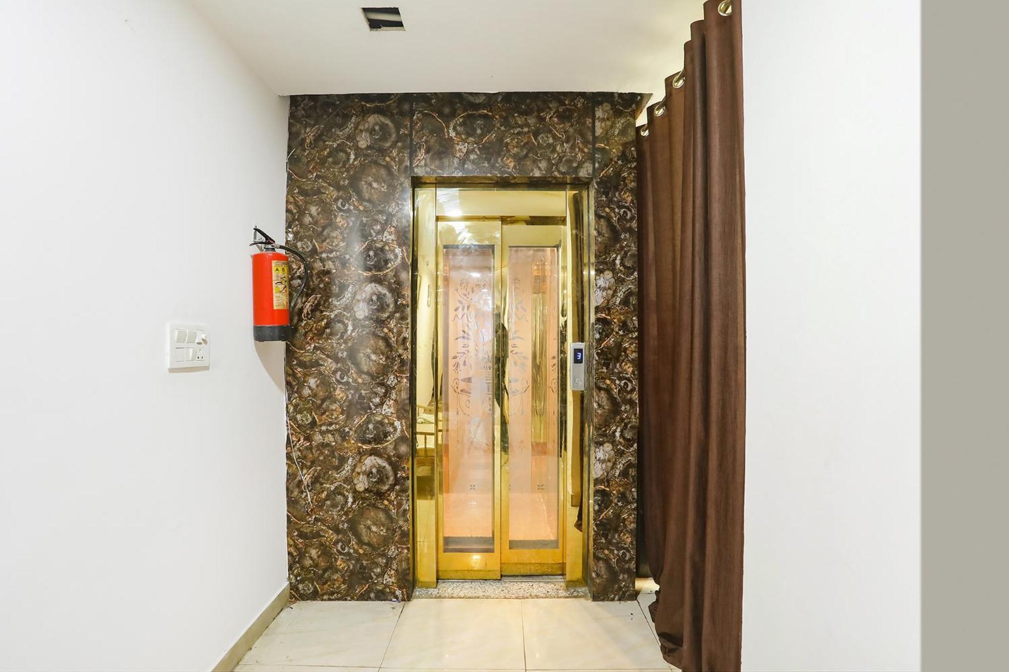 Fabexpress The Arrow Hotel New Delhi Exterior photo