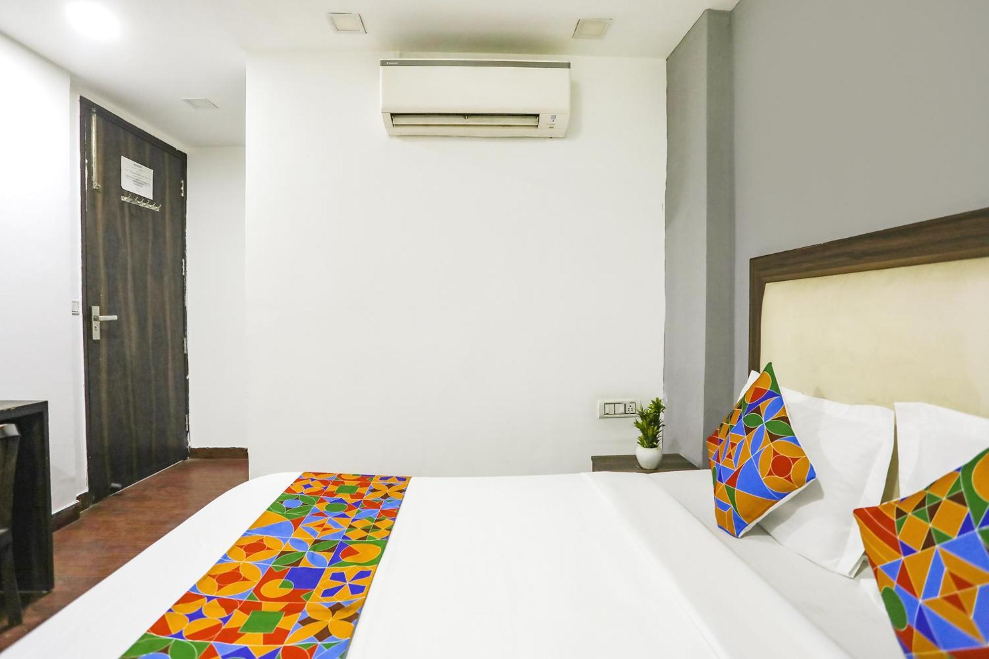 Fabexpress The Arrow Hotel New Delhi Exterior photo